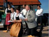 Auf Knien und in Vers-Form wurde von der Vorstandschaft um die Schirmherrschaft f&uuml;r das 50-J&auml;hrige Gr&uuml;ndungsfest gebeten.&nbsp;&nbsp;