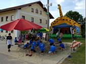 Der Sandhaufen ist jedes Jahr ein "Renner" bei unseren J&uuml;ngsten. Es ist faszinierend, dass eine so einfache Geschichte die Aufmerksamkeit der Kinder stundenlang fesseln kann.    