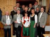 F&uuml;r 50 Jahre Mitgliedschaft wurden geehrt: Jakob Schref sen. und Lambert Oberloher (vorne links)&nbsp; 
F&uuml;r besondere Verdienste wurden geehrt: Johann Brandl, Lorenz Gassner, Ludwig Heimel, Barbara Seisenberger, Albert Nitzl, Michael Heimel, Peter Brenninger.
