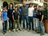 Unsere Jugend hat einen prominenten Vertreter der "7 Zwerge" getroffen.  Norbert Heisterkamp mit unseren 7 Jungs.  (Bild von Tobi) 