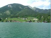 Die Sonne rundet dieses typische Bild vom Ufer des Wolfgangssees noch ab.&nbsp;&nbsp; 