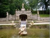 Der Garten im Bischofsitz Hellbrunn ist traumhaft schön. Auf vielfältige Art lässt sich hier die Natur bewundern. Vom Historischen Park bis zum Trimm-dich-Pfad ist alles vorhanden. 
