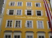 Das Geburtshaus von W. A. Mozart. Immer noch umstritten aber zweifellos ein Magnet für Touristen.