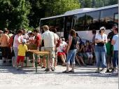 Traditionell wurde am Bus Brotzeit gemacht. Dieses Jahr klappte es auch mit der Bestellung wieder.   