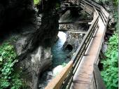 Die Seisenbergklamm bei Weißbach ist ein besonderes und faszinierendes Naturereignis. Ein gut begehbarer - wenn auch enger - Weg führt durch die Klamm.   