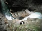 Viele hundert Jahre schleift das Wasser die Felsen und hinterlässt sowohl formschöne als auch bizarre Formen im Fels. 