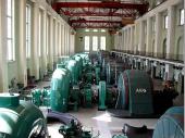 Die Turbinen und Generatoren im Kraftwerk sind sehr laut. Dennoch ist es faszinierend, der geballten Kraft zur Stromerzeugung so Nahe zu sein. Mit einem Wirkungsgrad von 92% ist das Kraftwerk sehr effektiv.