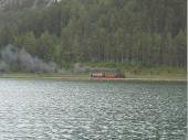 Am Südufer des Sees fuhr eine Dampflok mit der man eine kurze Strecke den See entlang bewältigen konnte.