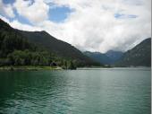 Der Achensee bietet eine herrliche Kulisse, die man sowohl vom Wanderweg als auch vom Schiff aus genie&szlig;en konnte. 