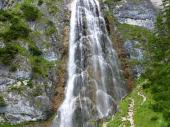 Ein herrliches Bild zeigte sich beim Erreichen des Wasserfalls. Insbesondere wenn die Sonne die Gischt des Wassers in einen wundersch&ouml;nen Glanz einh&uuml;llte. (Bild: Lisa N.)