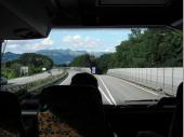 Der Ausblick vom Obergeschoss des Doppeldecker-Busses ist sehr sch&ouml;n und l&auml;sst die Welt ein wenig kleiner erscheinen. Auch die Bef&uuml;rchtungen, dass man &bdquo;Seekrank&ldquo; wird und dass es schaukelt, haben sich nicht best&auml;tigt. 
