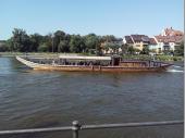 Der Schiffsverkehr auf der Donau. Hier ein etwas „älteres“ Modell. 