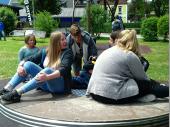 Die Vereinsjugend tummelte sich auf dem Kinderspielplatz – aber nicht um wieder kindisch zu sein, sondern um sich um die Wirt’s-Buam zu kümmern. Schön, dass unsere Jugend so zusammenhält. 