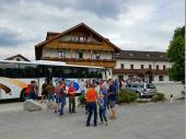 Einkehr-Schwung beim Pauli-Wirt in Erhrting. Das ging alles sehr schnell, da das Essen bereits vorbestellt war. Gut und schön war es und alle sind zufrieden wieder in den Bus eingestiegen. Ein schöner Abschluss für den Tag. 