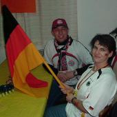 Die Seisenberger's mit der Deutschlandfahne. Diese Fahne sollte später am Abend noch getauft werden ...  