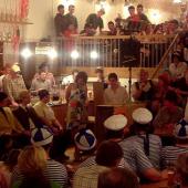 Neuer Saal, neue Schänke, neue Empore und eine Neue Einlage der Wambecker zur Kommunalwahl. Stoiber, Pauli und der Bürgermeister aus Taufkirchen waren zu Gast. 