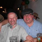 Denen beiden steht die gute Laune ins Gesicht geschrieben.