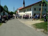 Zuschauer, Helfer und jede Menge Kinder. Man trifft sich gerne in Steinbach.  