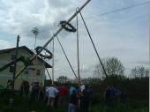 Langsam aber sicher kam der Baum in die Höhe. Das Kommando gab der Lambert Oberloher - er war bisher bei jedem Maibaum der Grenzlandschützen dabei. 