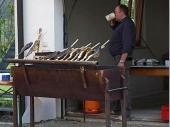 Wie er leibt und lebt - auch dieses Jahr hat unser Wirt wieder seinen Grill angeworfen und Steckerlfische gegrillt.&nbsp;&nbsp; 