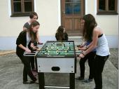 F&uuml;r die Jugend wurden die Lichtgewehre aufgebaut und nat&uuml;rlich hatte auch der Kicker eine gro&szlig;e Anziehungskraft - nicht nur bei den Jungs. 