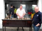 Wie auch in den letzten Jahren schon, so grillte unser Herbergswirt auch dieses Jahr wieder k&ouml;stlich duftende Steckerlfische. 