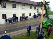 Wegen dem schlechten Wetter wurde der Baum noch ordentlich befestigt und dann war es auch gut. Die Tafeln wurden erst ein paar Tage später angebracht.