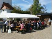In der Sonne oder im Schatten wird noch gem&uuml;tlich beisammengesessen. Kaffee und Kuchen oder Steckerlfisch bzw. Bratw&uuml;rstl machen die Plauderei gleich viel angenehmer. Nat&uuml;rlich darf das eine oder andere Getr&auml;nk dabei nicht fehlen. 