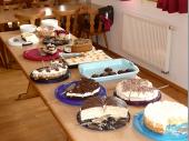 Das Kuchen und Torten-Buffet. Sehr leckere Sachen gab es in Steinbach. Vielen Dank an die Spender/innen, die sich hier die Arbeit gemacht haben. 