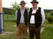 Mit einer Lederhose ist &bdquo;mann&ldquo; einfach gut angezogen &ndash; und bequem ist es auch. Sch&ouml;n, dass auch immer mehr Junge das so sehen. 
