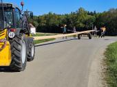 Der Transport von neuen Baum ist immer wieder eine Herausforderung, die aber auch Spa&szlig; macht. 