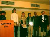 2003 wurde Andrea Gillhuber zweite Gau-Jugendk&ouml;nigin. Der Gausch&uuml;tzenmeister ben&ouml;tigte zum gratulieren einen Schemel. 