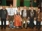 Die Gau-K&ouml;nigsriege des Sch&uuml;tzengau Vilsbiburg von 2011. Der Jugendk&ouml;nig Simon H&ouml;gl, die Damenk&ouml;nigin Tina Seisenberger, der Gausch&uuml;tzenk&ouml;nig Johann Maier und der Pistolenk&ouml;nig Christian Bauer.  