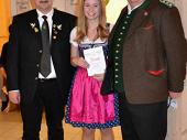 ... und wiederum Zweite. Wie schon beim Jugend-Pokalschie&szlig;en 2015, so konnte Christin Sachs auch 2016 die stellvertretende Jugendsch&uuml;tzenk&ouml;nigsw&uuml;rde nach Steinbach holen. Schneidig steht sie hier zwischen dem Gau-Sportleiter Oswald Rath (links) und Gausch&uuml;tzenmeister G&uuml;nter Franzl. 