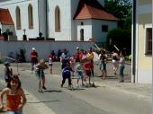 (2007) Die Jugend beim Start mit den City-Rollern. 