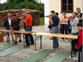 (2009) Alle waren angestrengt bei der Sache und k&auml;mpften verbissen.&nbsp;
