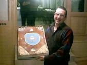 Zur Generalversammlung 2002 brachte Christian Gehrer eine Torte mit dem Vereinslogo (aus Marzipan) mit. 