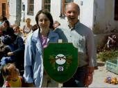 2003 malte Vroni Angermeier eine weitere Tafel mit dem Vereinswappen für den Maibaum. 