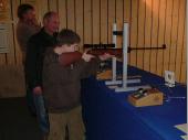 (2004/05) Ein Luftgewehr mit Zielfernrohr - ein wirklich seltenes Teil. der Mane war immer wieder f&uuml;r eine &Uuml;berraschung gut und die Sch&uuml;tzen hatten ihre liebe M&uuml;he. 