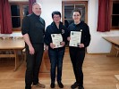 Die Besten der Damengruppe: (v.l.n.r.) Schützenmeister Martin Freudenreich, Marlene Sachs (3. Pl.), (Cilli Bäker leider nicht im Bild) und Angela Nöscher teilten sich den 1. Platz.