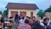 Eine laue Sommernacht – genau richtig zum draußen sitzen. Nach dem Essen gab es dann für „Bedürftige“ einen Verdauungs-Schnaps.