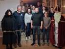 Natürlich durften die Rundenwettkampf-Mannschaften nicht im Bericht des Nikolauses fehlen. Auch hier hatte der Nikolaus Lob für das Engagement mitgebracht. (v.l.n.r. Krampella, Ludwig Maier, Alfred Sachs, Vanessa Limmer, Elfriede Fürmetz, Irene Stangl, Marlene Sachs, Angela Nöscher, Martin Freudenreich, Tobias Neudecker, Helmut Möglinger, Regina Angermeier, Simon Fuchsgruber, Florian Fürmetz, Nikolaus)