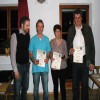 Bei der Luftpistole wurde Irene Stangl (mitte) mit 926 Ringen Vereinsmeisterin. Auf dem 2. Platz kam Thomas Kühn (links) mit 913 Ringen und den 3. Platz belegte Ludwig Maier mit 888 Ringen.