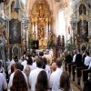 Der Pfarrer hatte ein gutes Gespür für das Fest. So zog sich das Schützenwesen wie ein roter Faden durch den gesamten Gottesdienst.