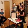 Beim letzten Packerl angekommen hat der Martin seine gute Laune noch nicht verloren. All die Schwierigkeiten – gestohlenes Werkzeug – schwer zu öffnende Packerl – Kommentare aus dem Hintergrund – alles haben er und Tina gut weggesteckt. Ein schöner Abend, der viel Spaß gemacht hat.