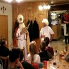 Voller Spannung wurde das Eintreffen des heiligen Mannes erwartet. Die Begleitung ist jedes Jahr eine Überraschung. Der Grambus ist angeblich in Behandlung, da der Besuch in Steinbach seinem Seelenheil schadet. Das Engelchen „Geraldine“ war aber eine würdige Alternative.