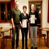Pistolenmeister v.l.n.r. Schützenmeister Freudenreich mit Irene Stangl (1. Platz) und Lorenz Nitzl (3. Platz)
